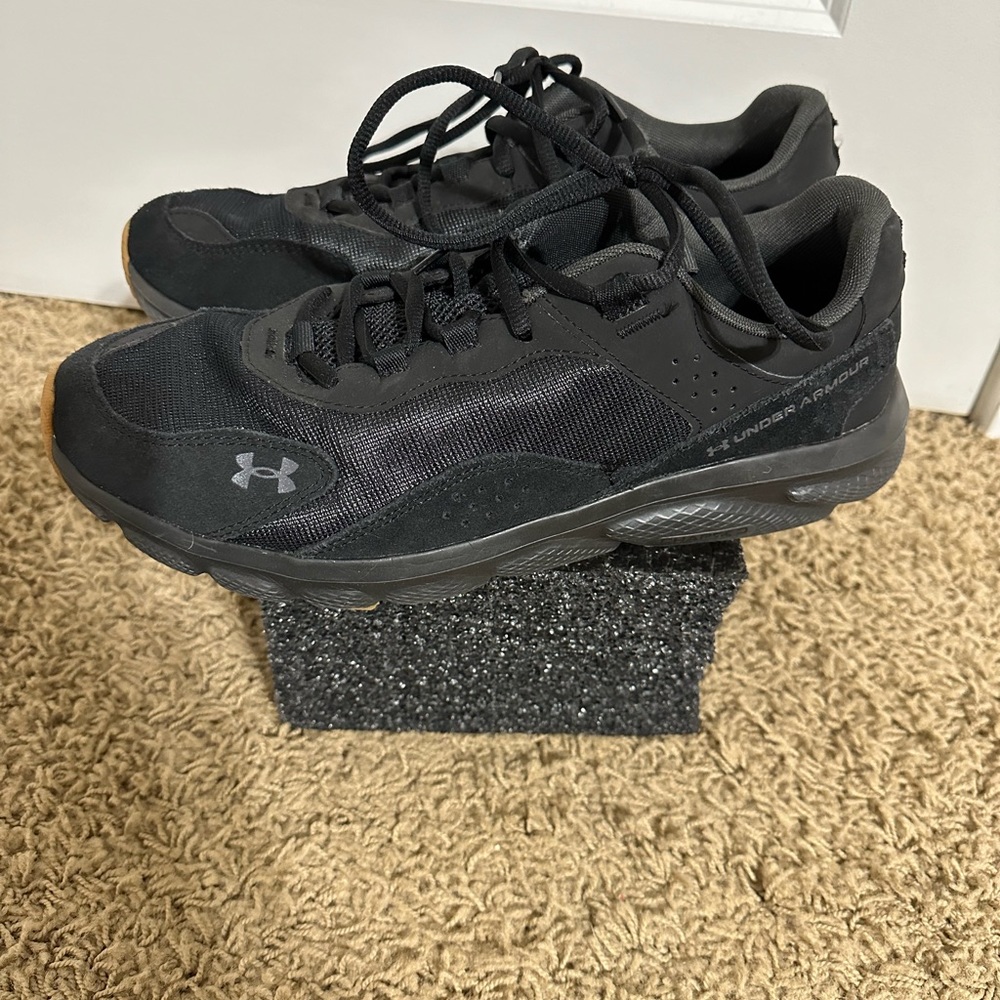 Under Armour 11.5 black shoes - Picture 4 of 5